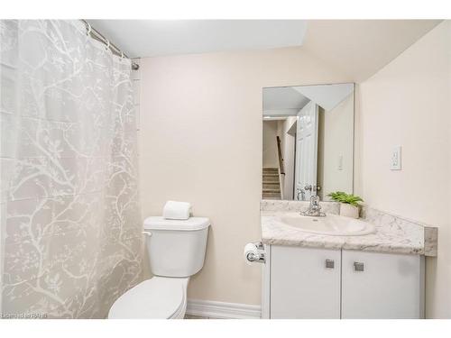 3916 Koenig Road, Burlington, ON - Indoor Photo Showing Bathroom