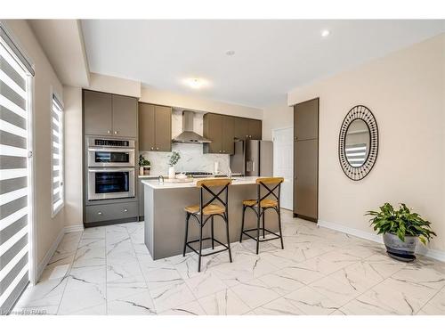 3916 Koenig Road, Burlington, ON - Indoor Photo Showing Kitchen