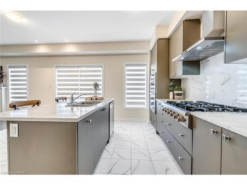 3916 Koenig Road, Burlington, ON - Indoor Photo Showing Kitchen With Double Sink With Upgraded Kitchen