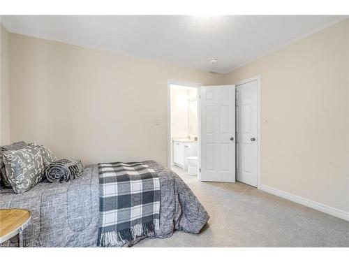 3916 Koenig Road, Burlington, ON - Indoor Photo Showing Bedroom