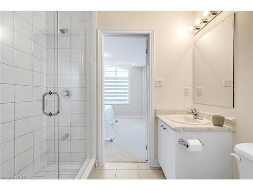 3916 Koenig Road, Burlington, ON - Indoor Photo Showing Bathroom