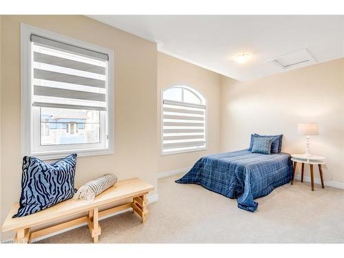 3916 Koenig Road, Burlington, ON - Indoor Photo Showing Bedroom