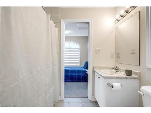 3916 Koenig Road, Burlington, ON - Indoor Photo Showing Bathroom