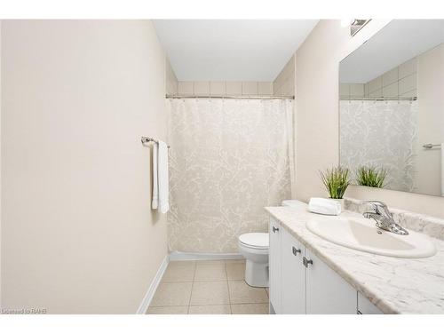 3916 Koenig Road, Burlington, ON - Indoor Photo Showing Bathroom