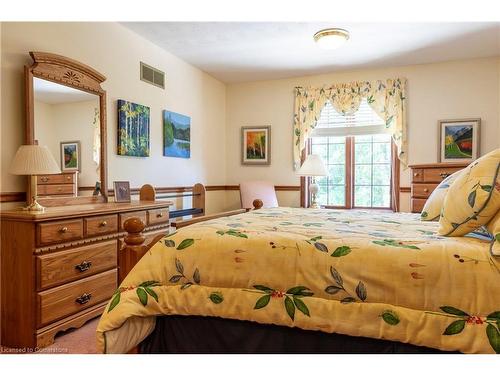 23 Winona Park Road, Stoney Creek, ON - Indoor Photo Showing Bedroom