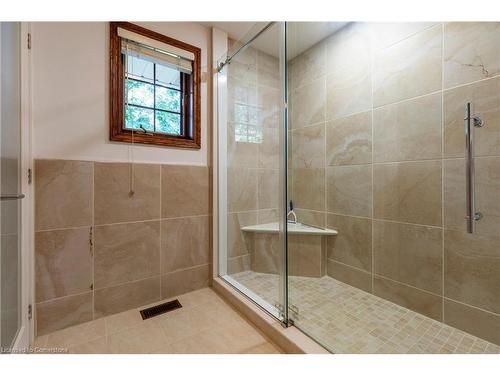 23 Winona Park Road, Stoney Creek, ON - Indoor Photo Showing Bathroom