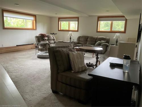 581 6Th Concession Road E, Flamborough, ON - Indoor Photo Showing Living Room