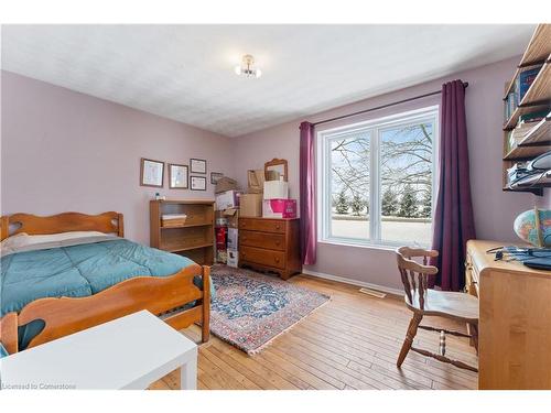 560 Westover Road, Dundas, ON - Indoor Photo Showing Bedroom