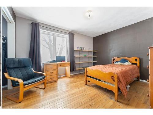 560 Westover Road, Dundas, ON - Indoor Photo Showing Bedroom