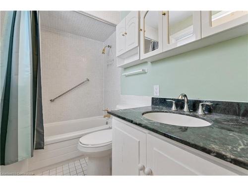 560 Westover Road, Dundas, ON - Indoor Photo Showing Bathroom