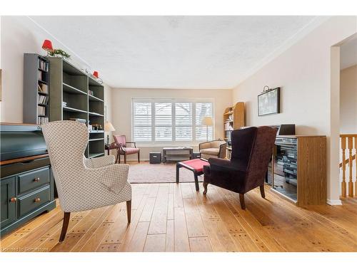 560 Westover Road, Dundas, ON - Indoor Photo Showing Living Room