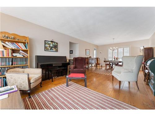 560 Westover Road, Dundas, ON - Indoor Photo Showing Living Room