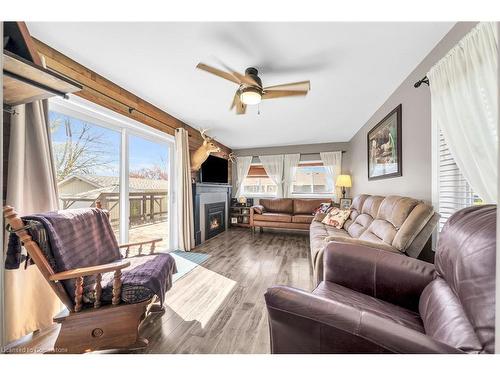 2970 Lakeshore Road, Dunnville, ON - Indoor Photo Showing Living Room With Fireplace