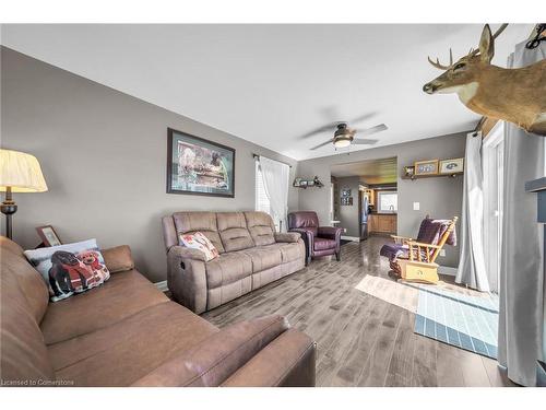 2970 Lakeshore Road, Dunnville, ON - Indoor Photo Showing Living Room