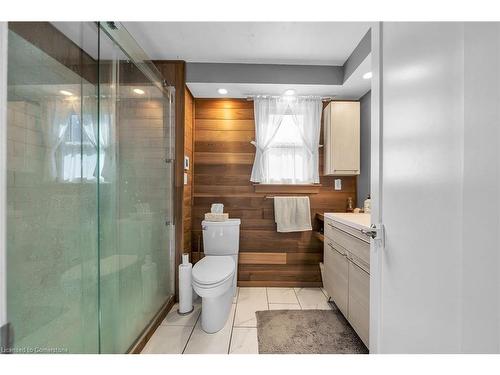 2970 Lakeshore Road, Dunnville, ON - Indoor Photo Showing Bathroom