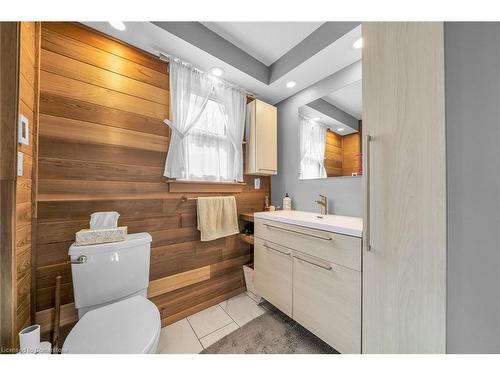 2970 Lakeshore Road, Dunnville, ON - Indoor Photo Showing Bathroom