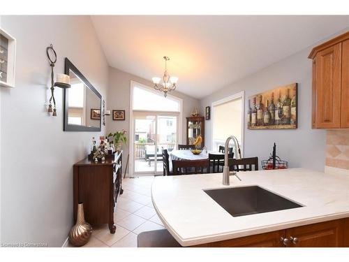 17 Durrell Court, Hamilton, ON - Indoor Photo Showing Kitchen