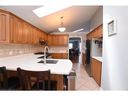 17 Durrell Court, Hamilton, ON - Indoor Photo Showing Kitchen