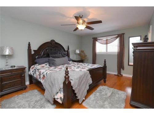 17 Durrell Court, Hamilton, ON - Indoor Photo Showing Bedroom