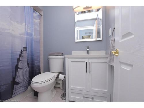 17 Durrell Court, Hamilton, ON - Indoor Photo Showing Bathroom