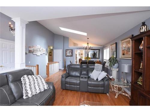 17 Durrell Court, Hamilton, ON - Indoor Photo Showing Living Room