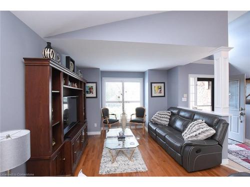 17 Durrell Court, Hamilton, ON - Indoor Photo Showing Living Room