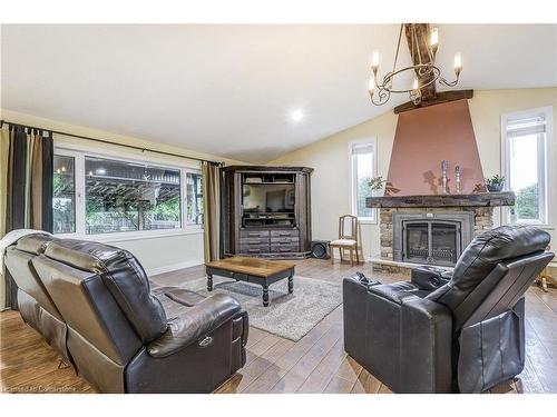 407 Third Road E, Stoney Creek, ON - Indoor Photo Showing Living Room With Fireplace