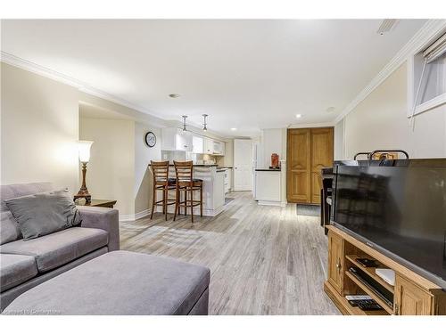 407 Third Road E, Stoney Creek, ON - Indoor Photo Showing Living Room