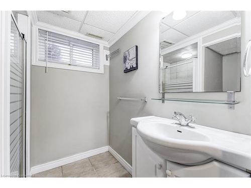 407 Third Road E, Stoney Creek, ON - Indoor Photo Showing Bathroom