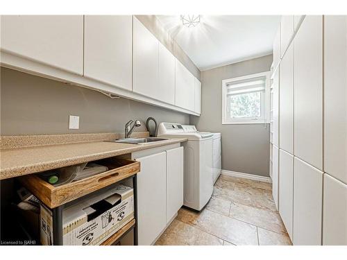 6 Iris Court, Carlisle, ON - Indoor Photo Showing Laundry Room