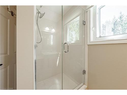 6 Iris Court, Carlisle, ON - Indoor Photo Showing Bathroom