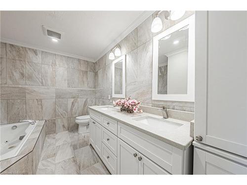 6 Iris Court, Carlisle, ON - Indoor Photo Showing Bathroom