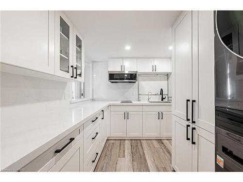 6 Iris Court, Carlisle, ON - Indoor Photo Showing Kitchen With Upgraded Kitchen