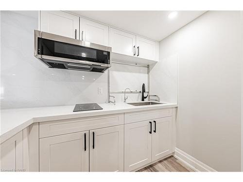 6 Iris Court, Carlisle, ON - Indoor Photo Showing Kitchen