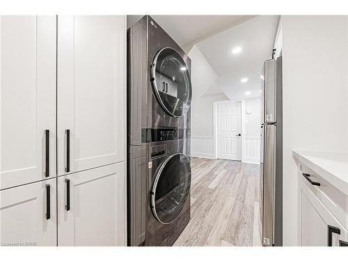 6 Iris Court, Carlisle, ON - Indoor Photo Showing Laundry Room