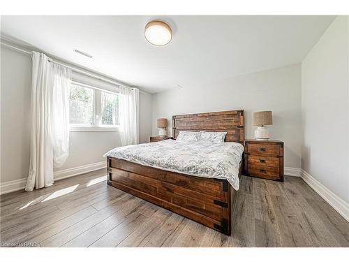 6 Iris Court, Carlisle, ON - Indoor Photo Showing Bedroom