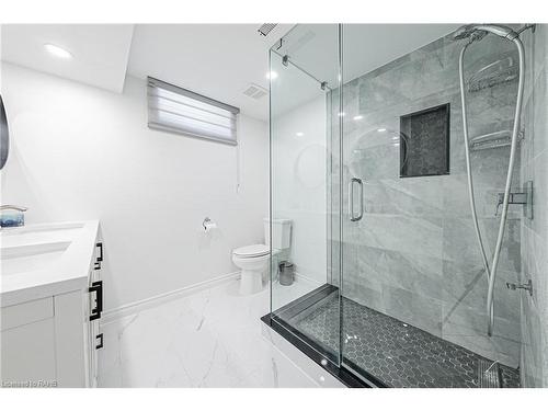 6 Iris Court, Carlisle, ON - Indoor Photo Showing Bathroom