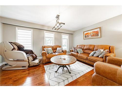 6 Iris Court, Carlisle, ON - Indoor Photo Showing Living Room