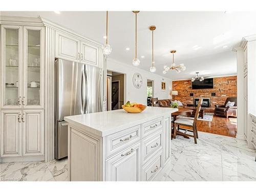 6 Iris Court, Carlisle, ON - Indoor Photo Showing Kitchen With Upgraded Kitchen