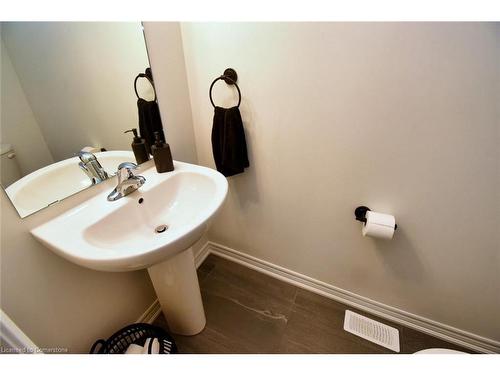 36 Radison Lane, Hamilton, ON - Indoor Photo Showing Bathroom