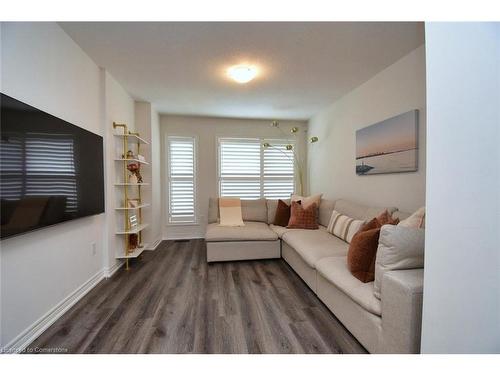 36 Radison Lane, Hamilton, ON - Indoor Photo Showing Living Room