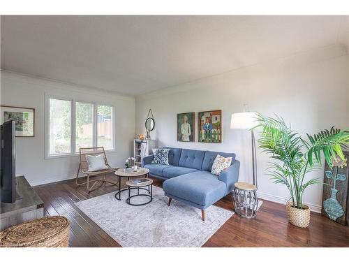 14 Kentmere Grove, Carlisle, ON - Indoor Photo Showing Living Room