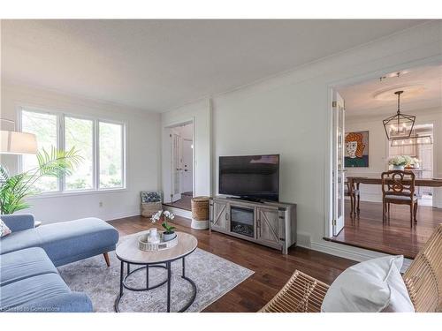 14 Kentmere Grove, Carlisle, ON - Indoor Photo Showing Living Room