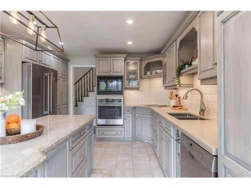 14 Kentmere Grove, Carlisle, ON - Indoor Photo Showing Kitchen With Double Sink With Upgraded Kitchen