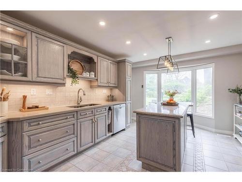 14 Kentmere Grove, Carlisle, ON - Indoor Photo Showing Kitchen With Double Sink With Upgraded Kitchen