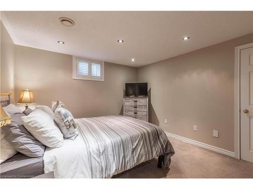 14 Kentmere Grove, Carlisle, ON - Indoor Photo Showing Bedroom