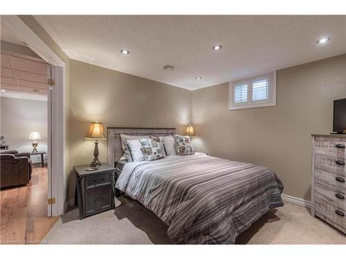 14 Kentmere Grove, Carlisle, ON - Indoor Photo Showing Bedroom