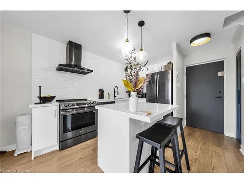 88-2001 Bonnymede Drive, Mississauga, ON - Indoor Photo Showing Kitchen With Upgraded Kitchen