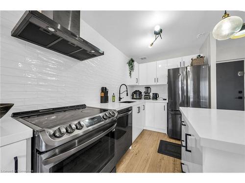 88-2001 Bonnymede Drive, Mississauga, ON - Indoor Photo Showing Kitchen With Upgraded Kitchen