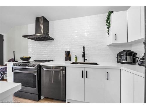 88-2001 Bonnymede Drive, Mississauga, ON - Indoor Photo Showing Kitchen